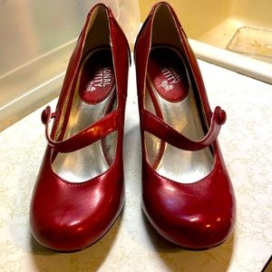 Red shoes lightly worn. Size 8.5 wide. Perfect Halloween costume accessory.